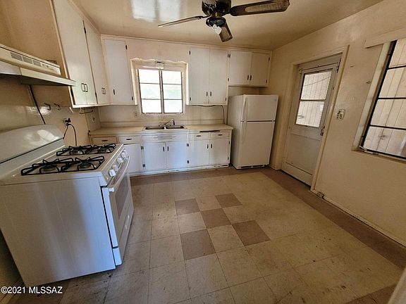 3rd image of 2534 E Eastland St