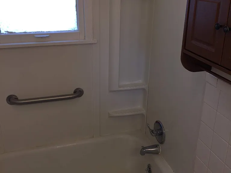 115 N Park St #5 — Photo 2