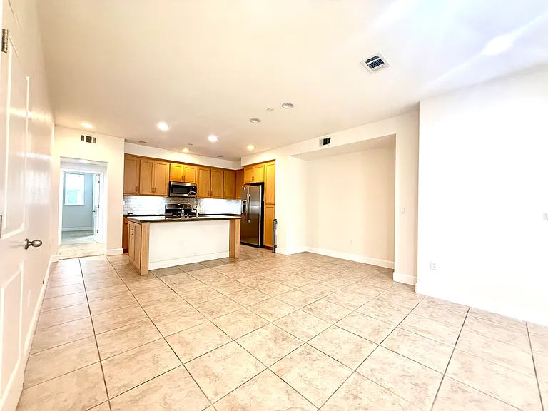 2044 Lee Way — Photo 3