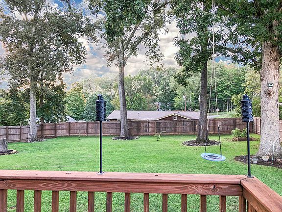 3rd image of 2744 Forest Heights Cir