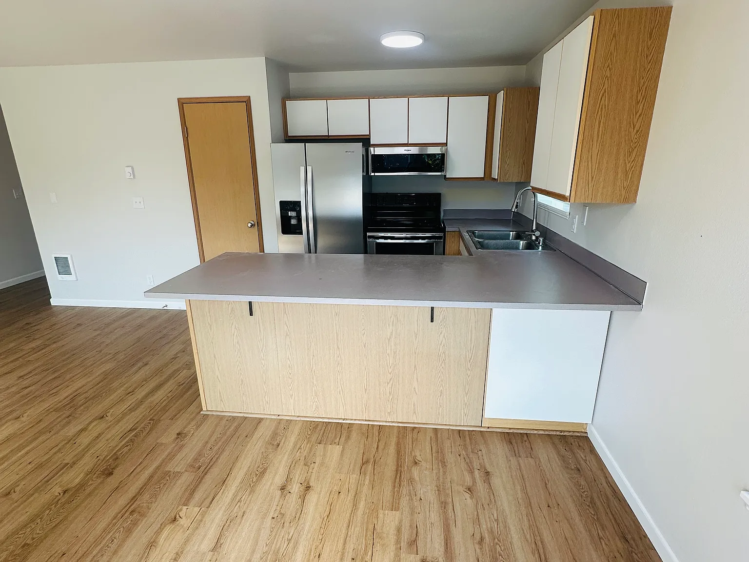 1 bed, 796 sqft, $1,850 — Photo 2