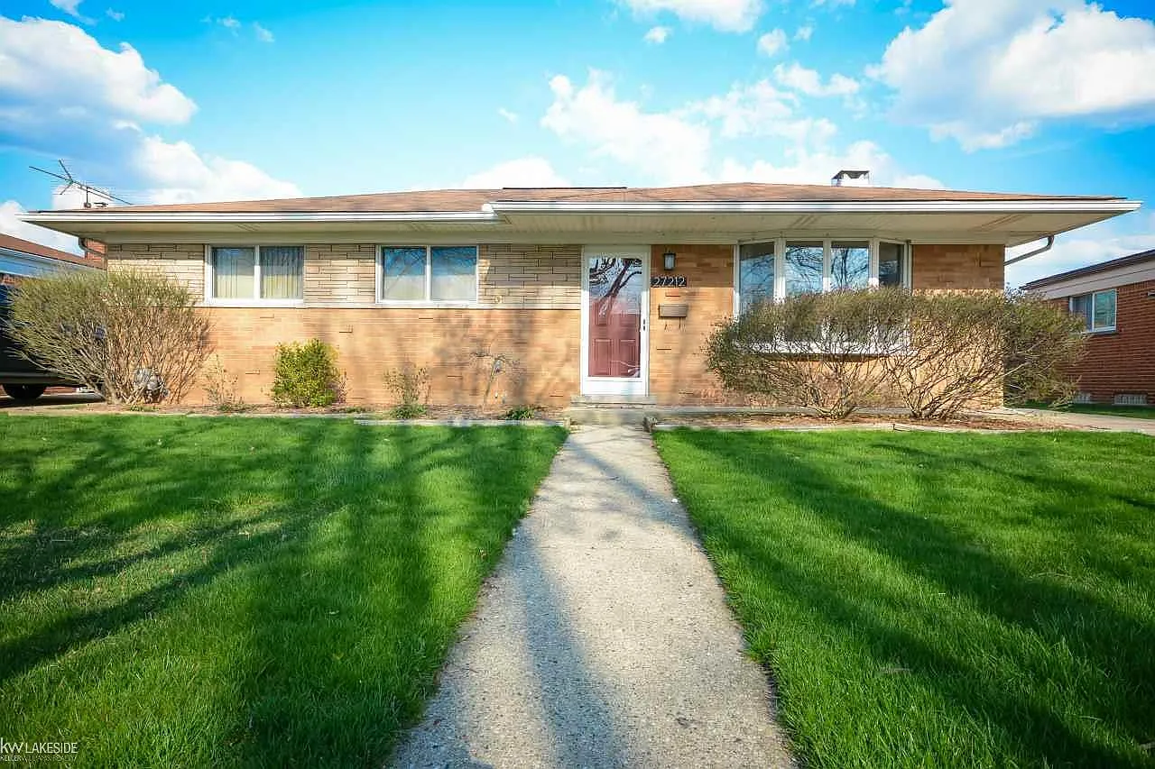 27212 Norma Dr photo 1