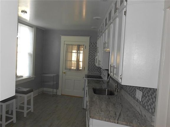 4th image of 704 N McKean St