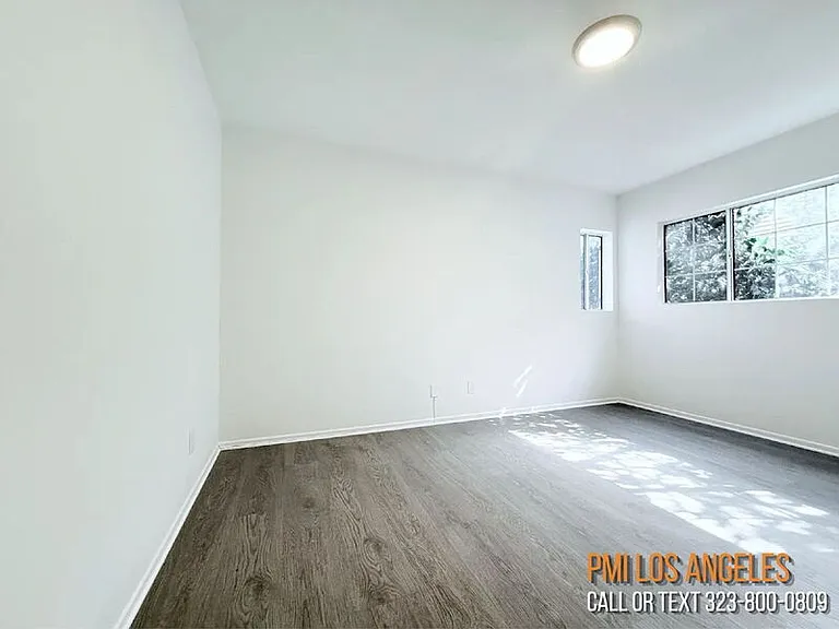 10565 Camarillo St — Photo 5