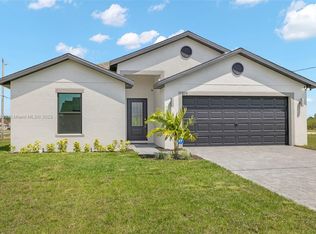 879 Yellowbird Dr, Fort Myers, FL 33913