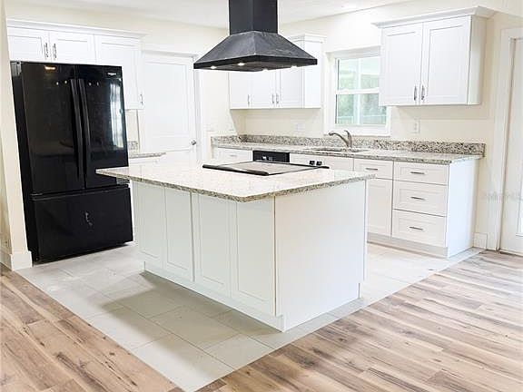 3rd image of 3732 NE 28th Ct