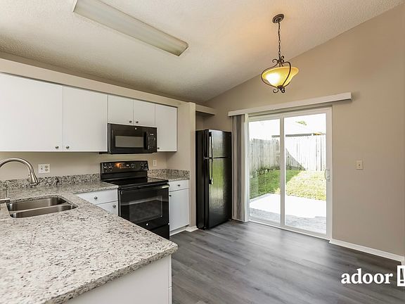3rd image of 874 Bella Vista Way