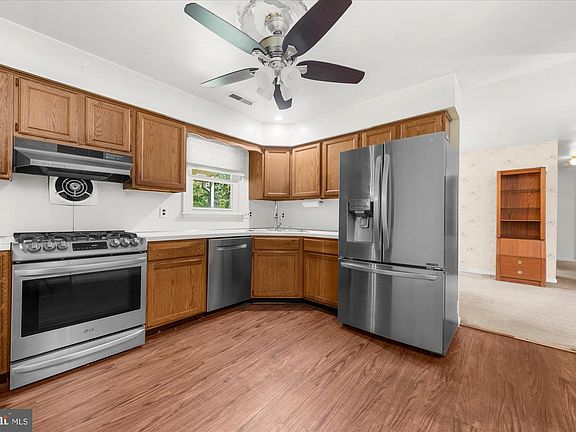 3rd image of 115 Lea Dr