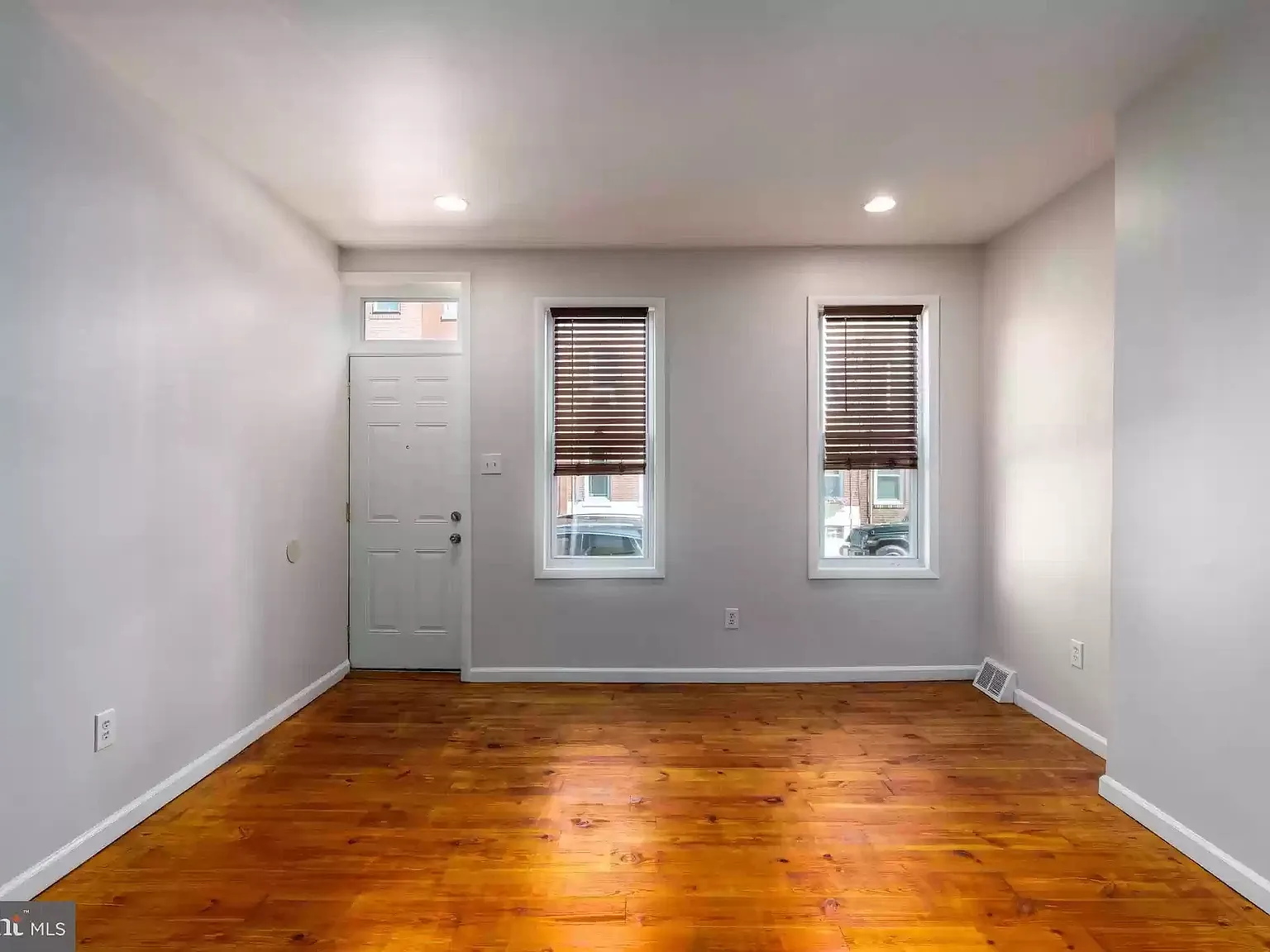 2 bed, 1.5 bath, 800 sqft, $1,900 — Photo 2