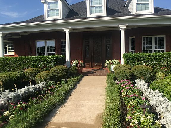 5th image of 2706 Clover Ln
