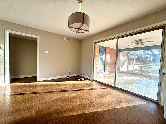 5th image of 3826 Willowbrook Dr