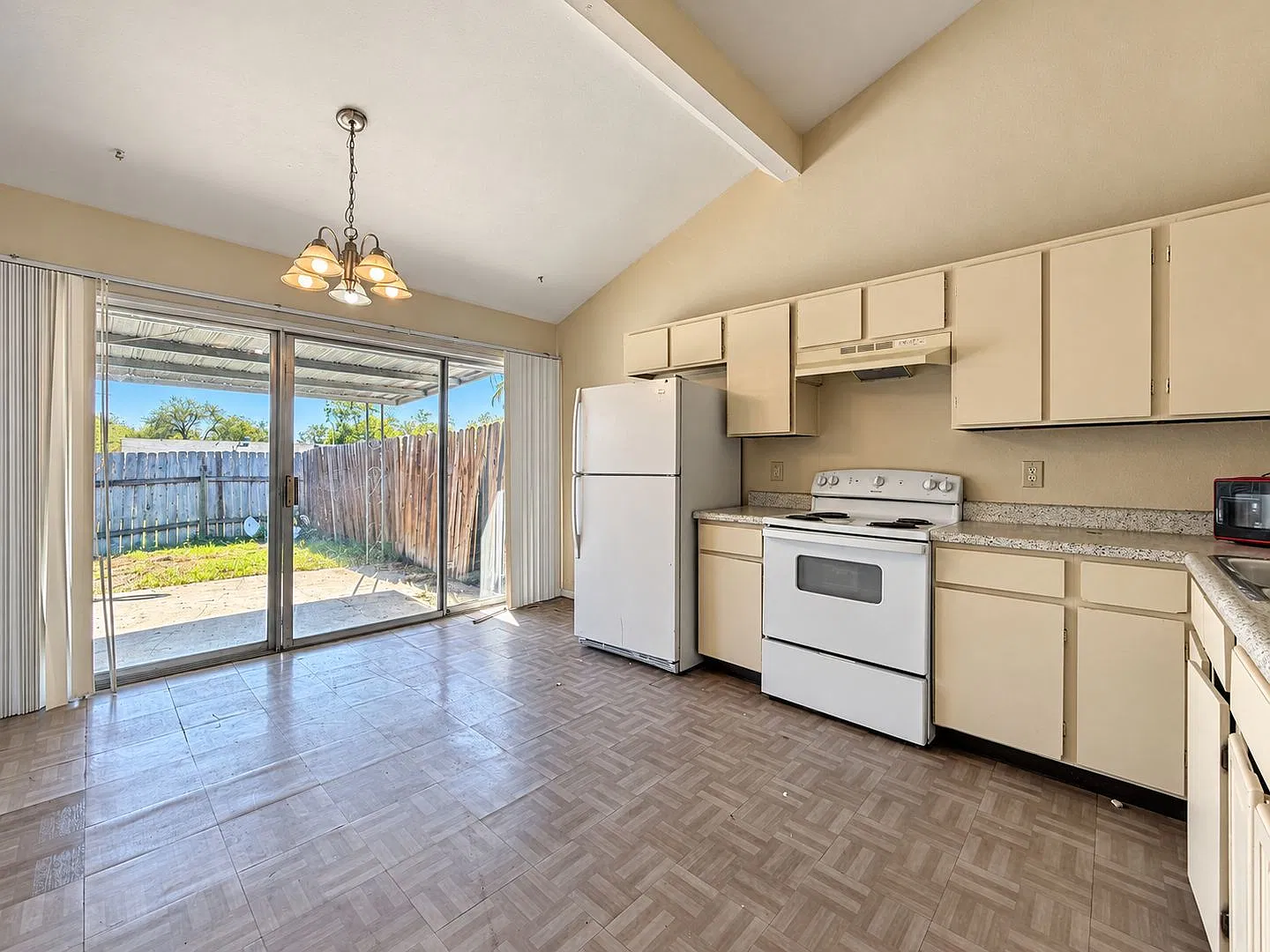 3-Bedroom Home in Northeast San Antonio Near Shopping and Parks — Photo 4