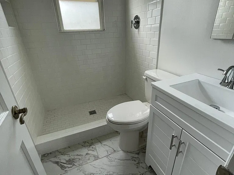 2329 Bernard St — Photo 7