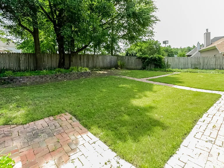 300 N Ericson Rd — Photo 16