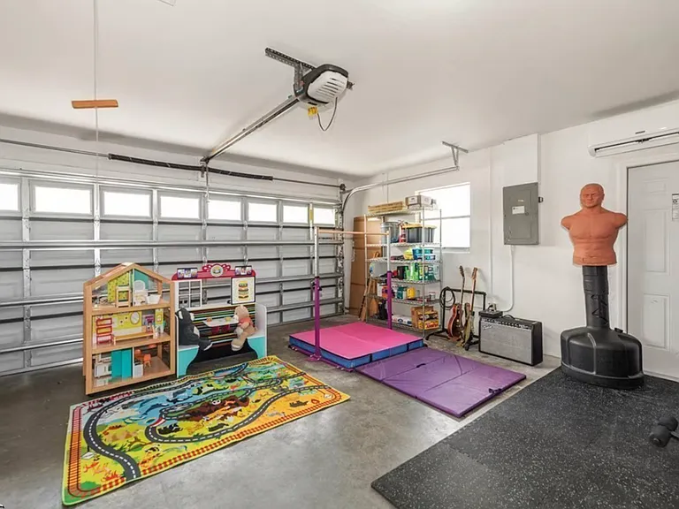 2431 N Westwood Dr — Photo 17