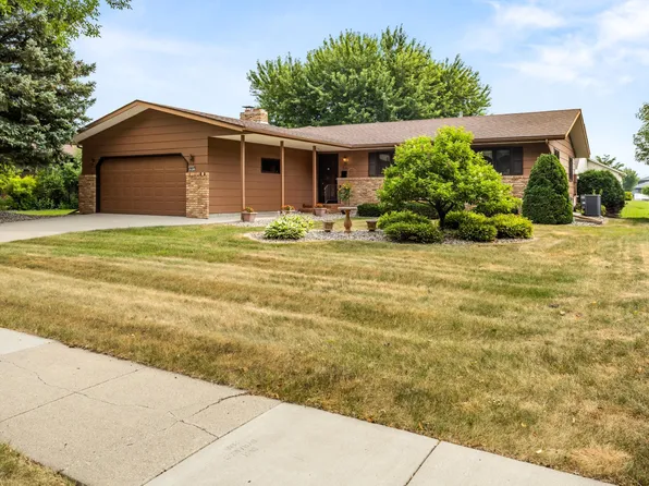 3631 Par St N, Fargo, ND 58102