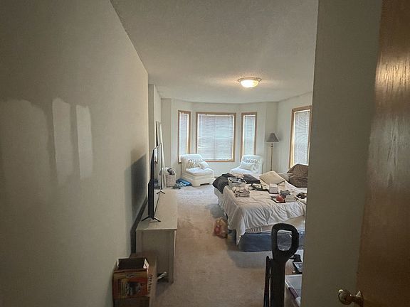 4th image of 2935 Dupont Ave N