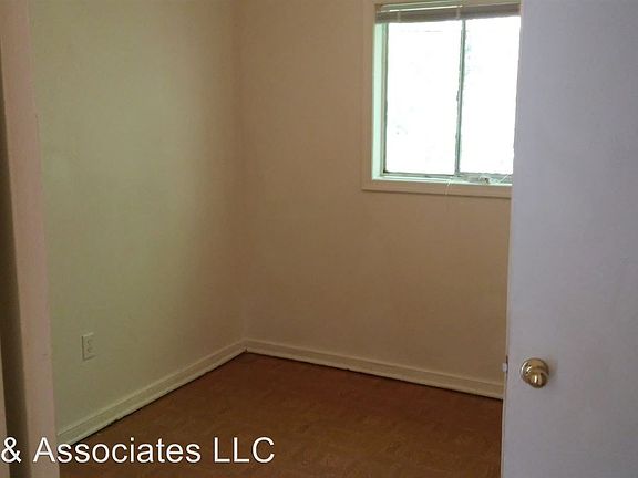 4th image of 3208 4th Ave