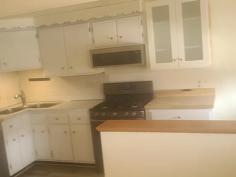 250 Southern Ave — Photo 1