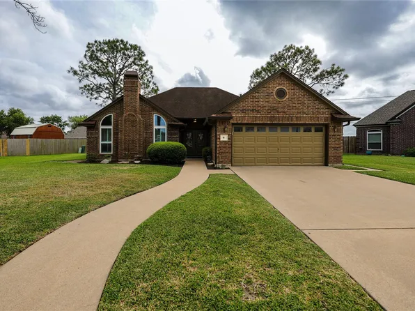 4 Lasso Ct, Angleton, TX 77515