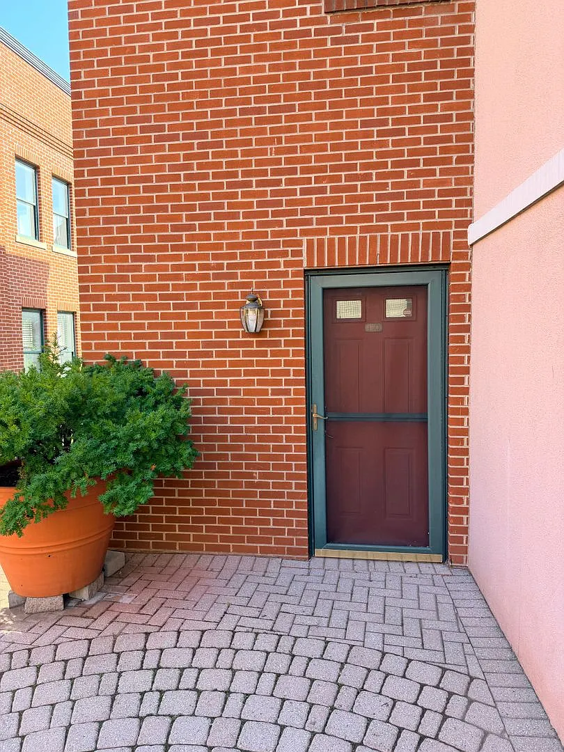 Unique 2-Level Downtown Syracuse Condo with Private Entrance — Photo 3