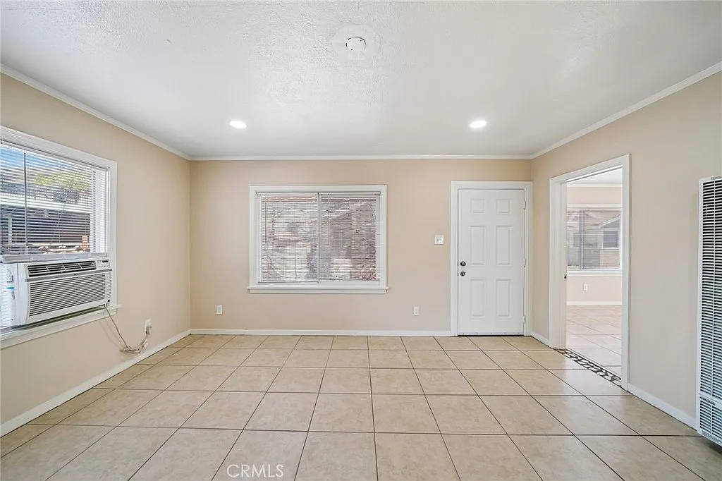 2 bed, 1100 sqft, $2,495 — Photo 2