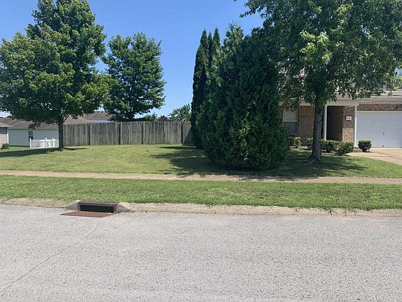 3rd image of 2102 Carlton Ln