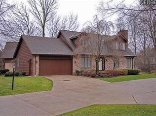 1054 Creek Ln #12, Rocky River, OH 44116