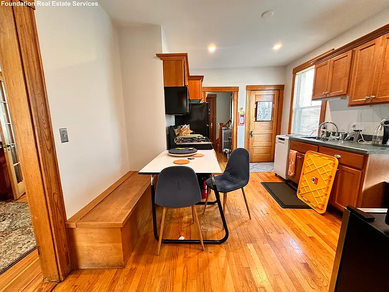 16 Middle St — Photo 7