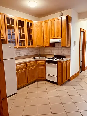 Rented by Myerowtz/Satz Realty Corp | media 18