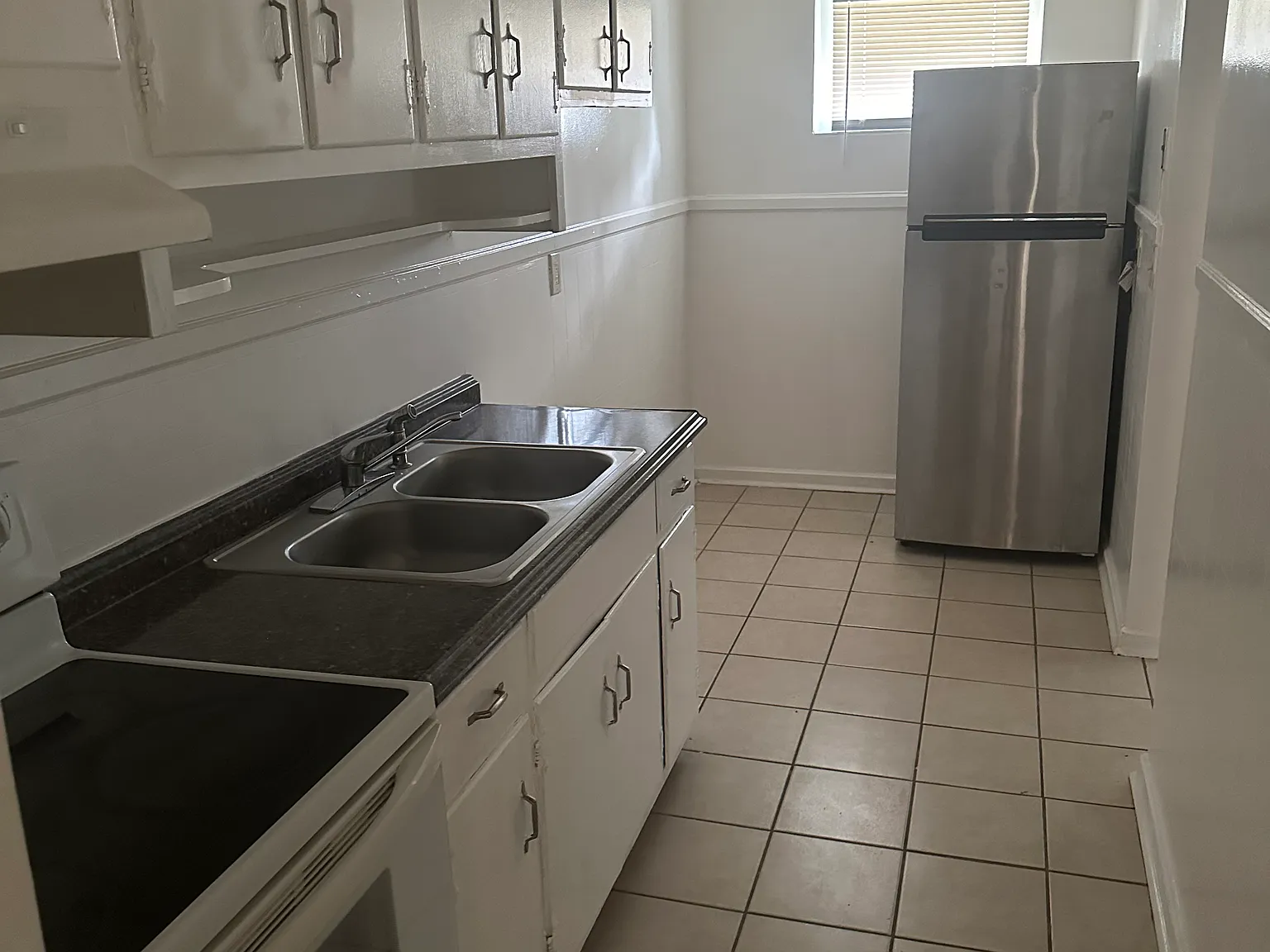 2 bed, $1,100 — Photo 3