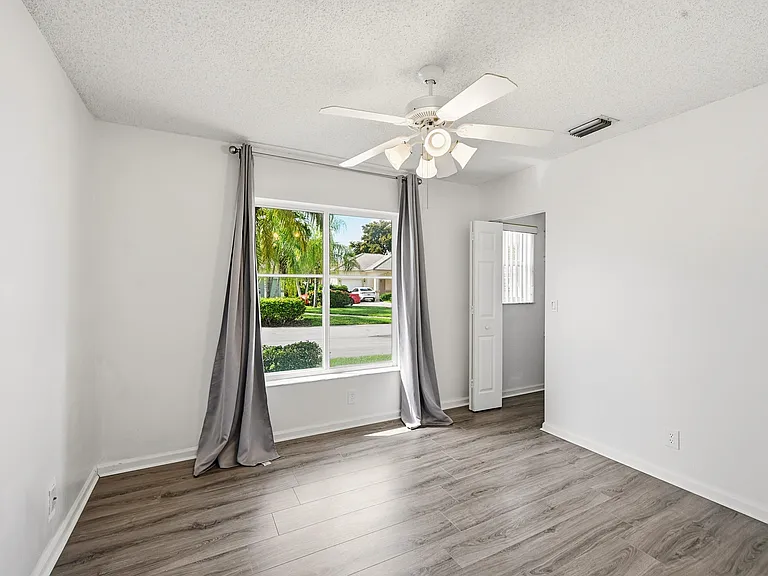 1852 Capeside Cir — Photo 19