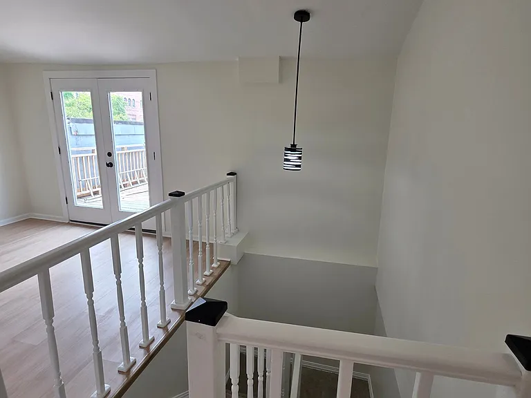 407 E Carson St — Photo 26