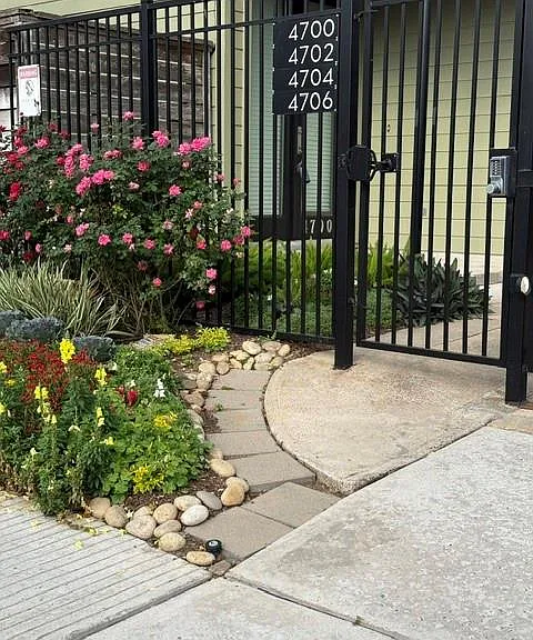 4700 Austin St — Photo 1