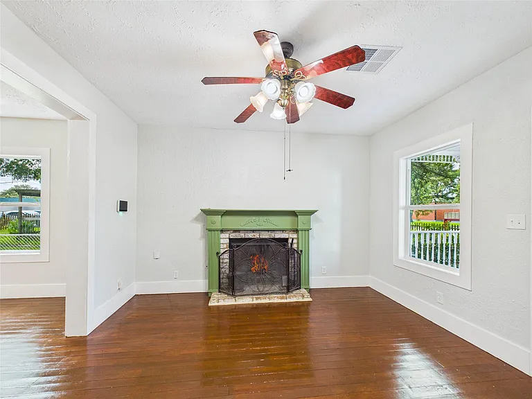 314 W Sidnor St — Photo 6