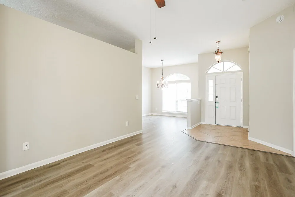 4 bed, 2.0 bath, 2177 sqft, $2,490 — Photo 4