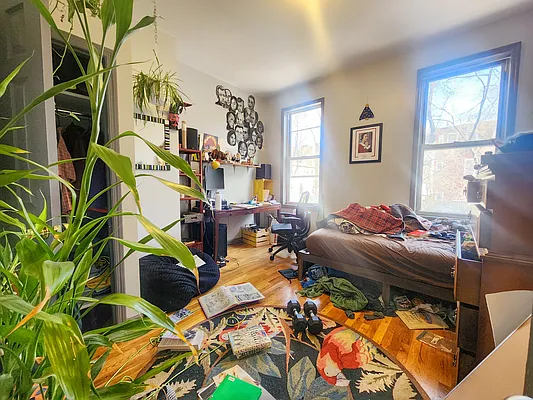 Rented by RELEASE NY | media 32