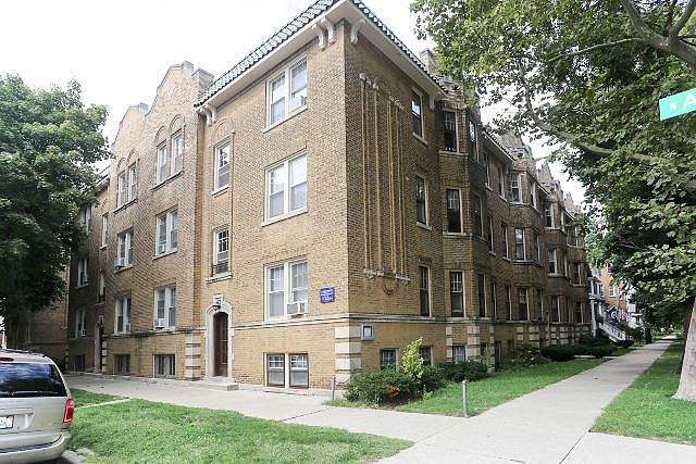 1st image of 2100 W Ainslie St APT 3W