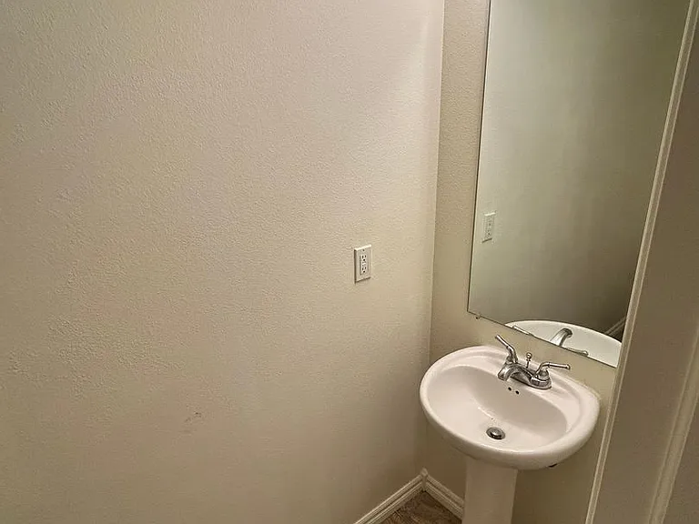 49 Fuller Cir — Photo 9