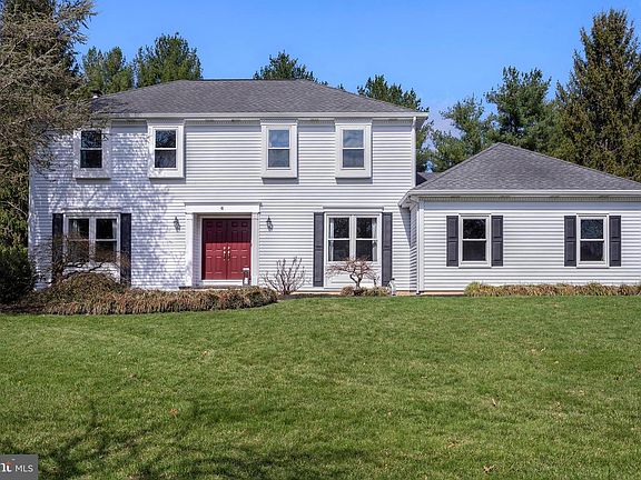 3rd image of 6 Greenfield Dr N