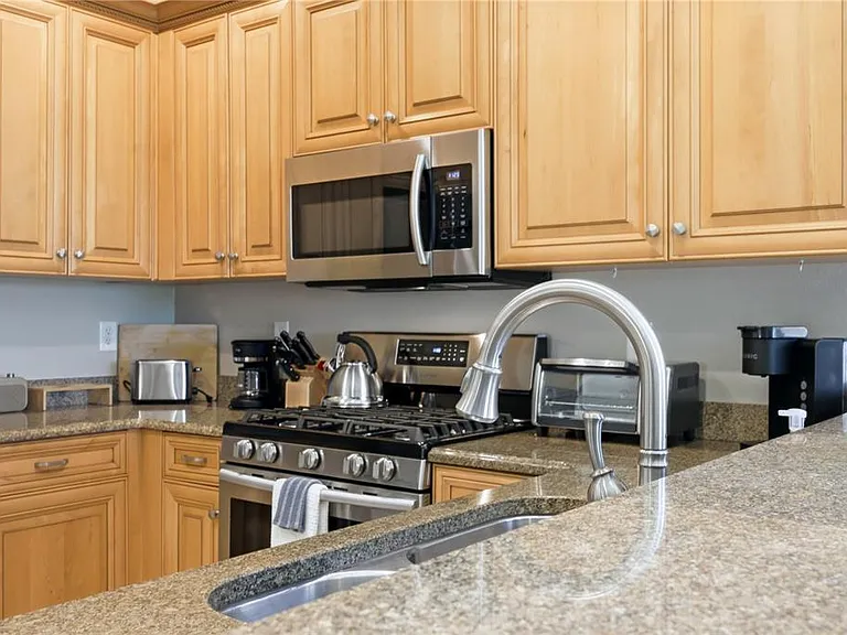 490 Montelluna Dr — Photo 14