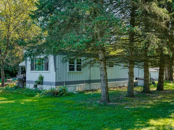 15341 Kathryn Ct, Pinckney, MI 48169
