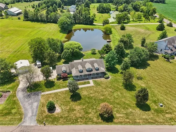 18941 Ward Pkwy, Tonganoxie, KS 66086