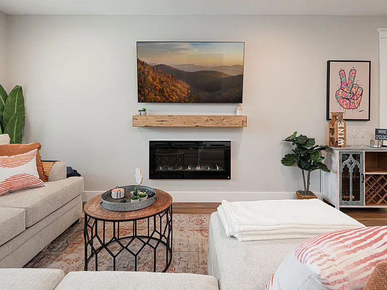 1208 Seven Sisters Ln — Photo 7