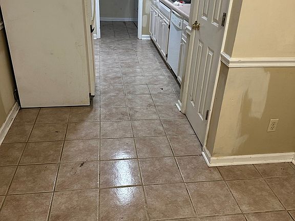 3rd image of 111 White Pine Ln