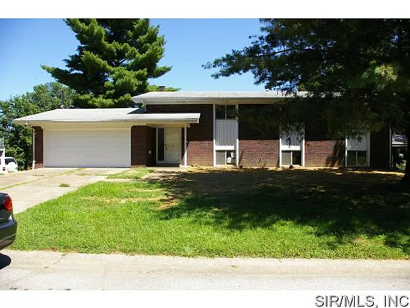 56 Rugby Dr photo 1
