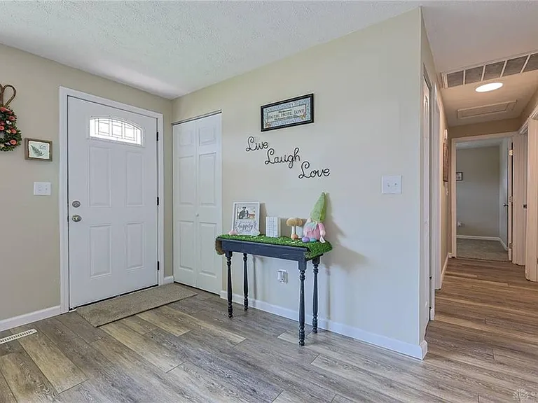 5595 Shady Oak St — Photo 2