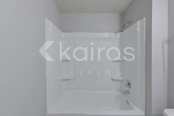 1924 W Roseboro Dr — Photo 10