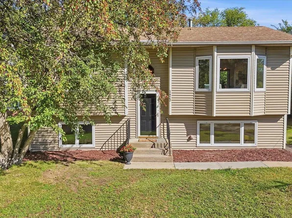 1420 Sylvan St, Saint Paul, MN 55117