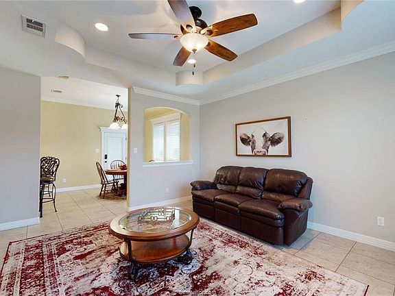5th image of 3913 Tournay Ln